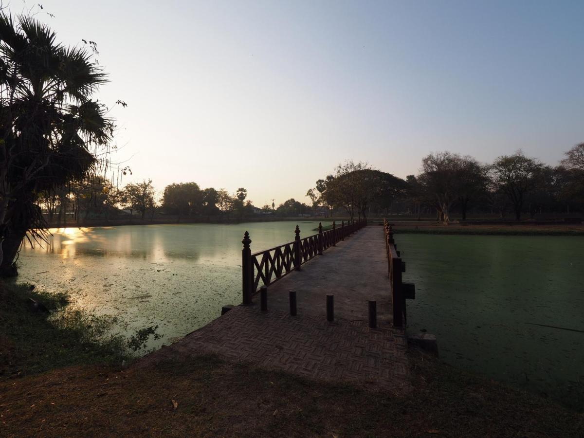 Baansuk Sukhothai Resort Екстериор снимка
