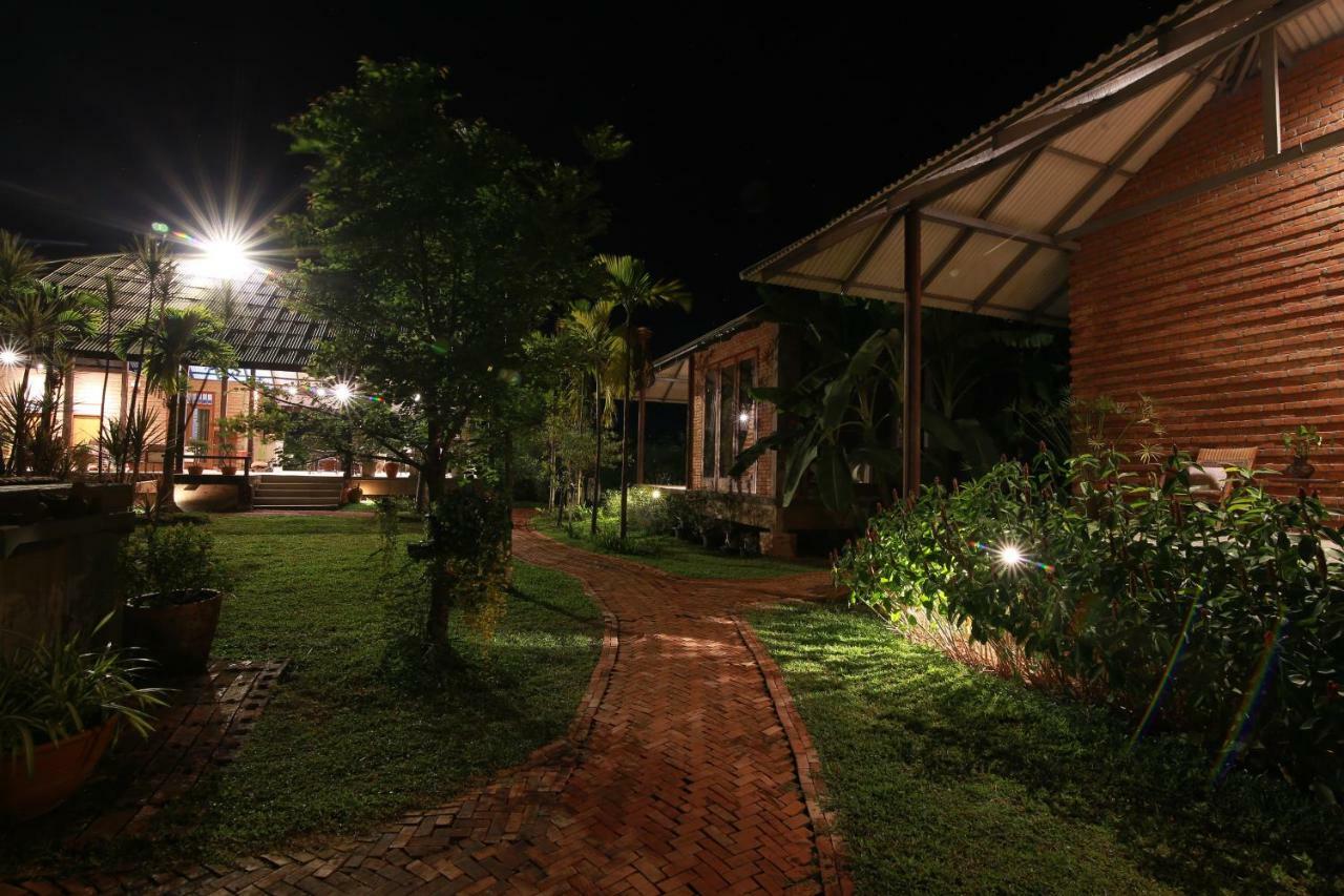 Baansuk Sukhothai Resort Екстериор снимка