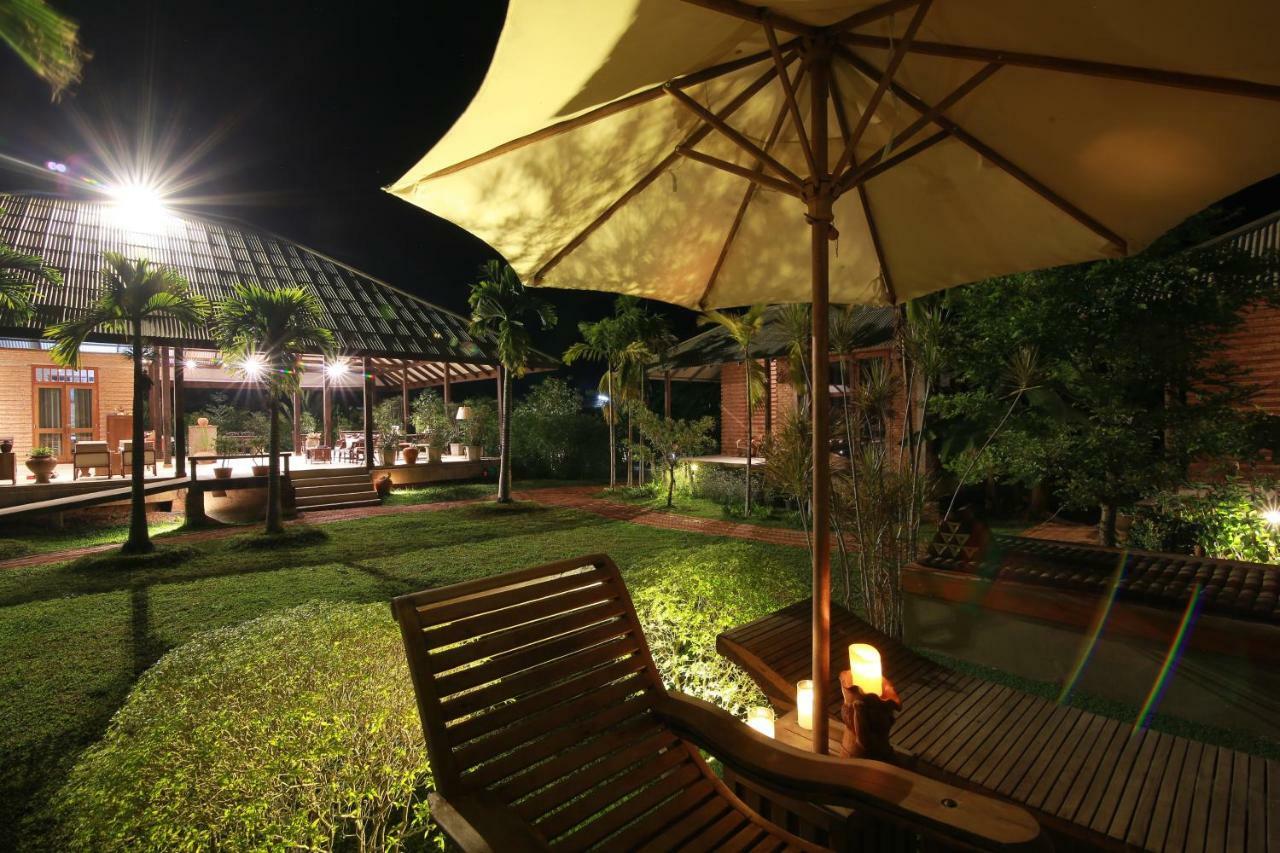 Baansuk Sukhothai Resort Екстериор снимка