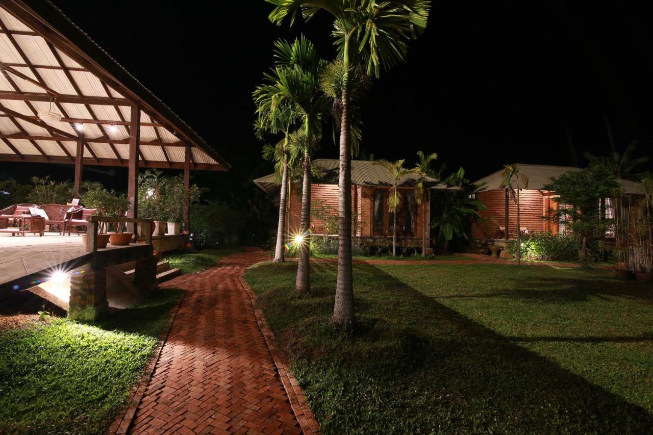 Baansuk Sukhothai Resort Екстериор снимка
